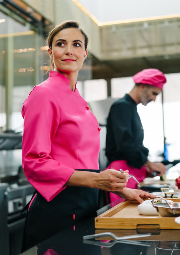 jaçeca-senhora-cozinha-chef-com-botões-melisa-velilla-rosa-fuscia