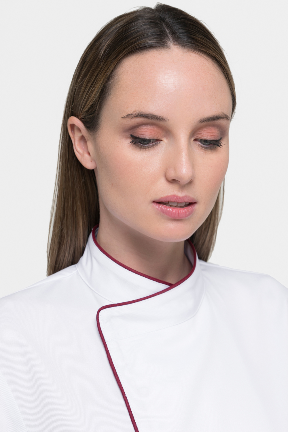 jaleca-unissexo-apertar-ao-lado-branca-com-contraste-bordeaux-manga-comprida-metz-creyconfe