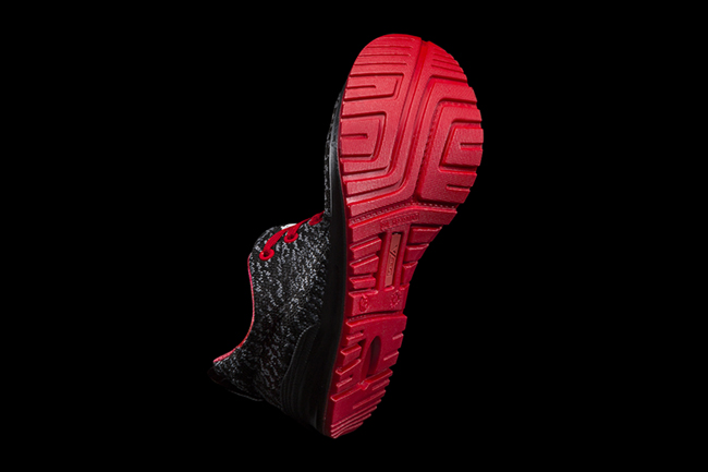 sapato-de-trabalho-com-biqueira-de-segurança-preto-e-cinza-com-cordão-vermelho-707001-velilla