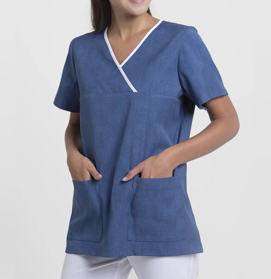 túnica-feminina-saúde-serviços-decote-em-V-cruzado-dois-bolsos-nice-jeans-spotted-creyconfe