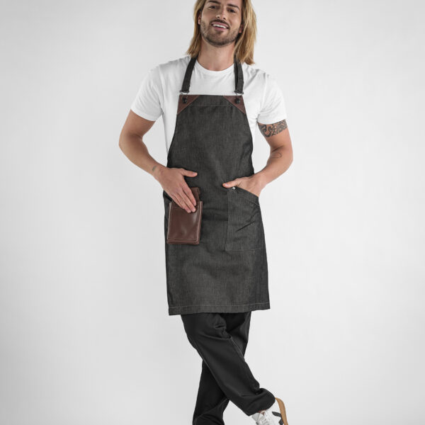 avental-com-peito-denim-preto-com-aplicações-em-pele-castanha-urban-martiform