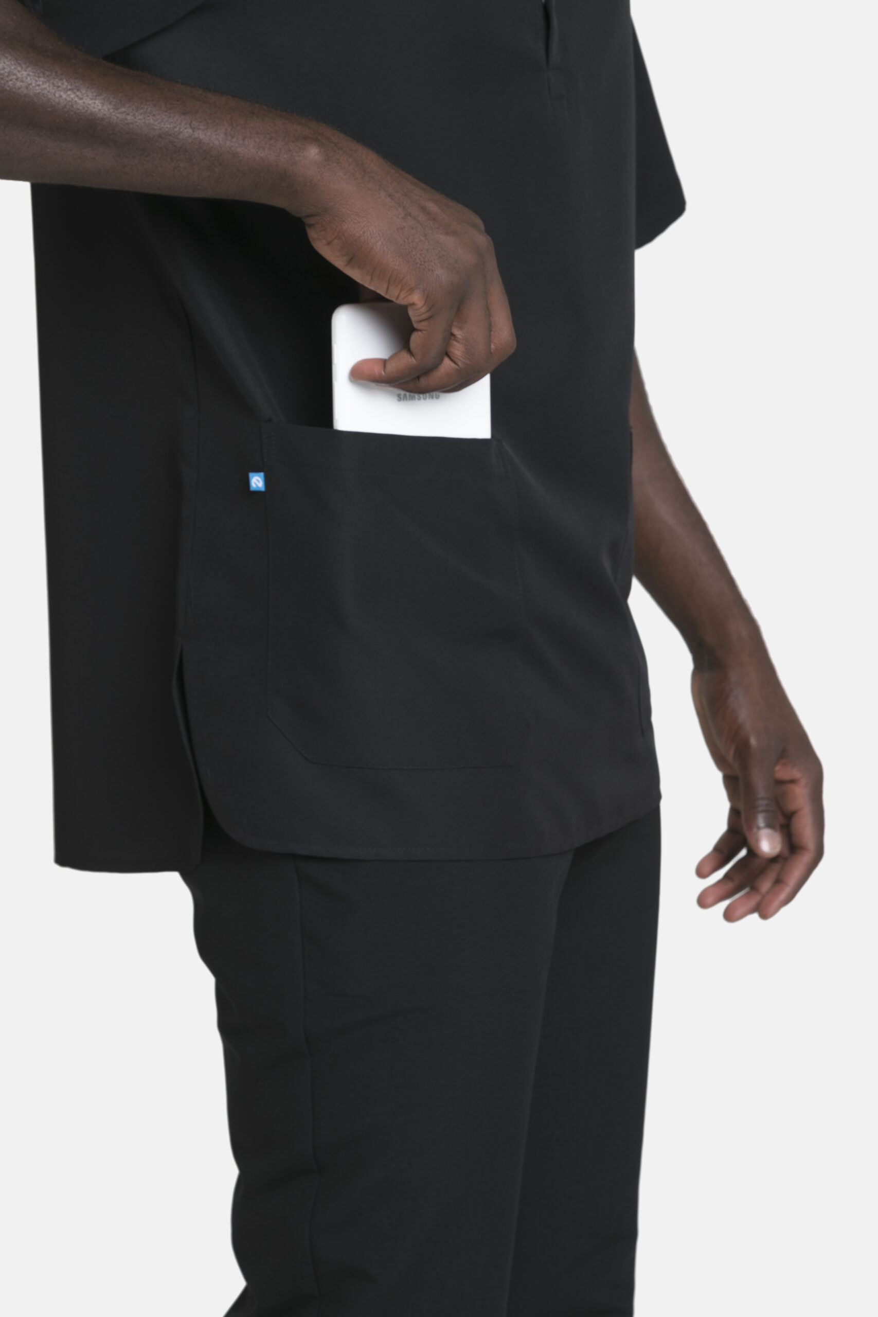 pormenor-bolso-de-túnica-unissexo-oversized-com-gola-mao-tecido-microfibra-preto-referência-hamburgo