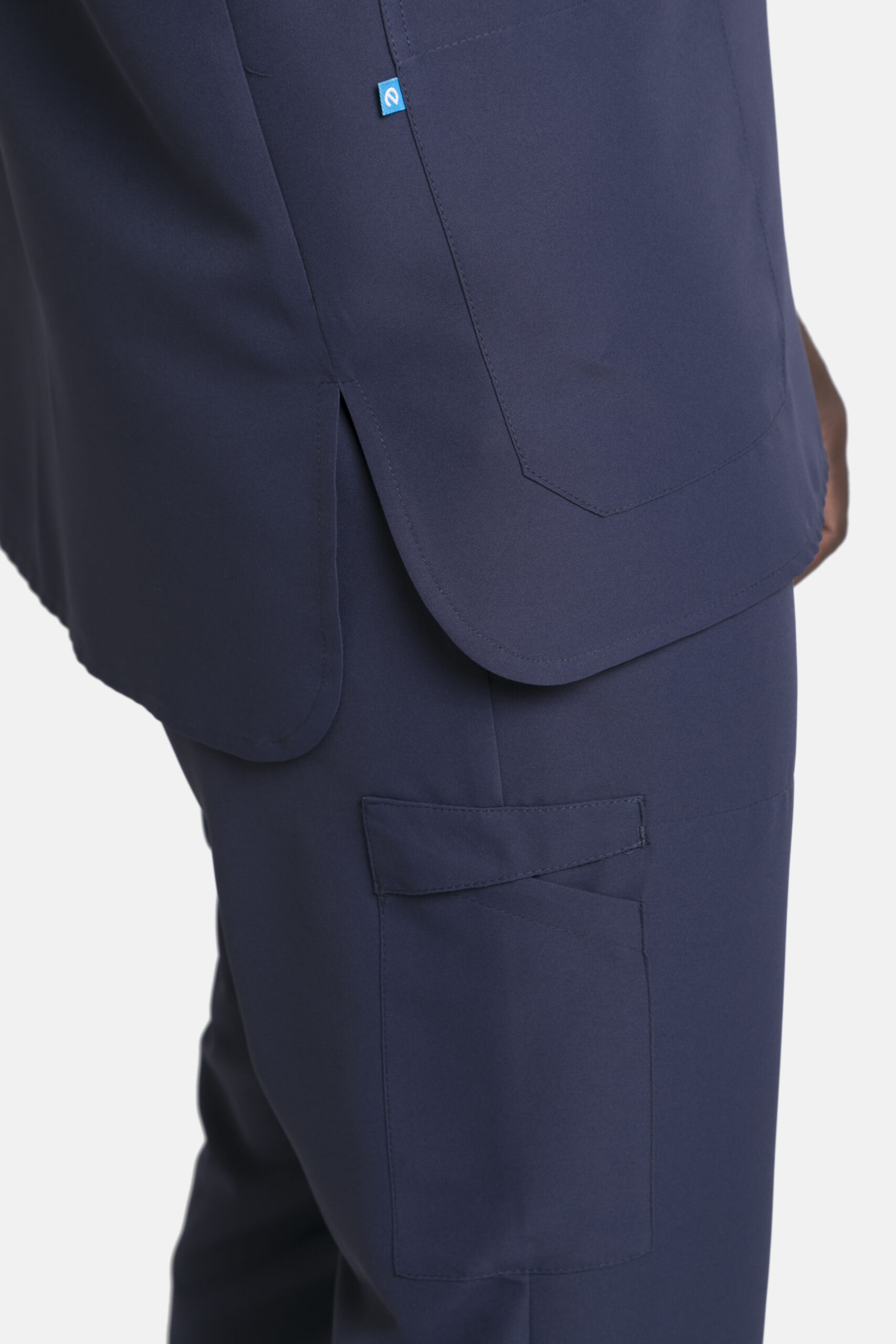pormenor-fenda-lateral-de-túnica-unissexo-oversized-com-gola-mao-tecido-microfibra-azul-marinho-referência-hamburgo