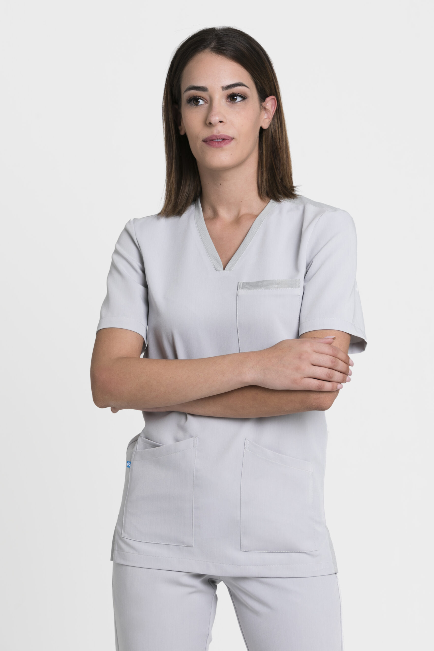 túnica-unissexo-elástica-decote-em-V-um-bolso-no-peito-tecido-com-elastano-cinza-claro-referência-belfast