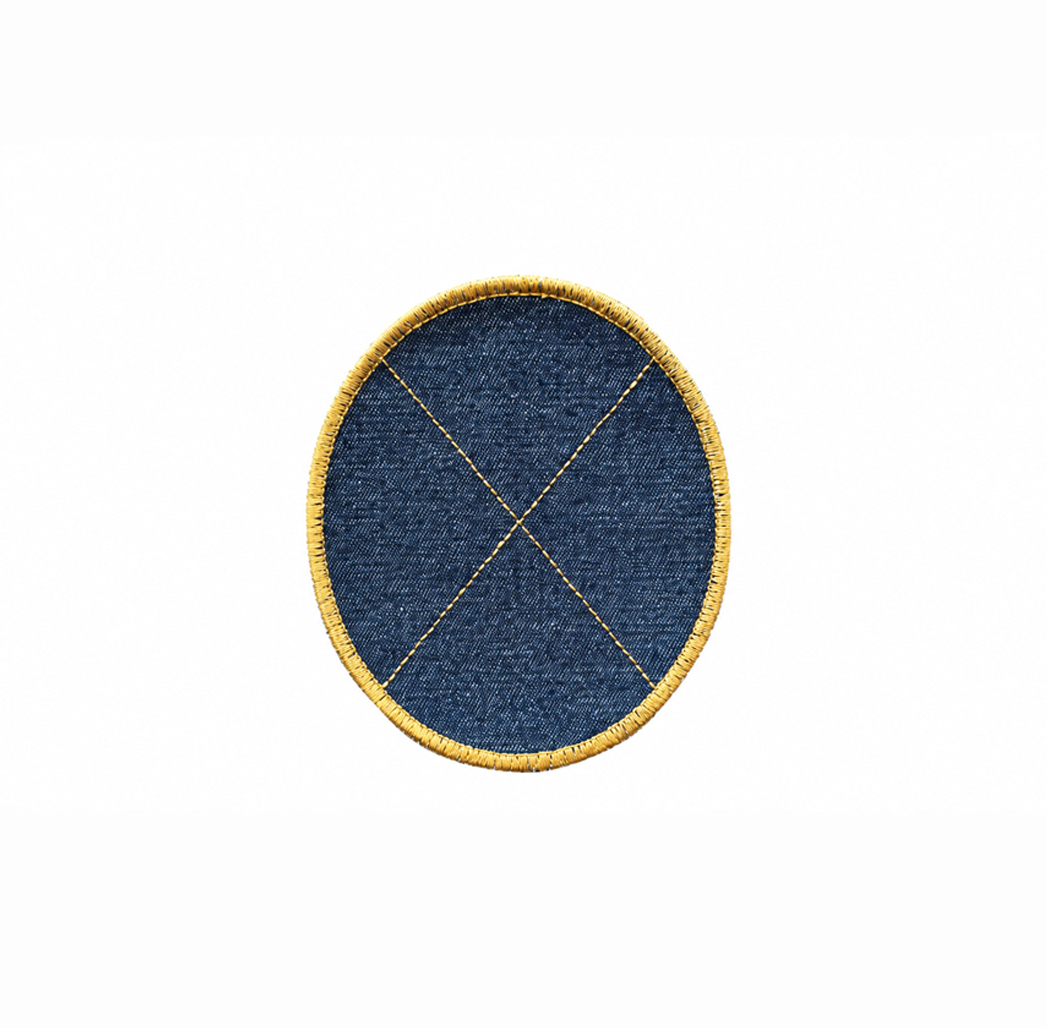 Emblema oval de ganga com bordado dourado